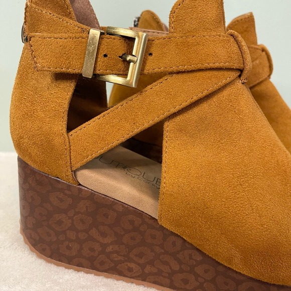 BOUTIQUE BY CORKYS Sandal 9 Leopard Wedge Buckle Suede Leather Open Toe Brown - Picture 3 of 9